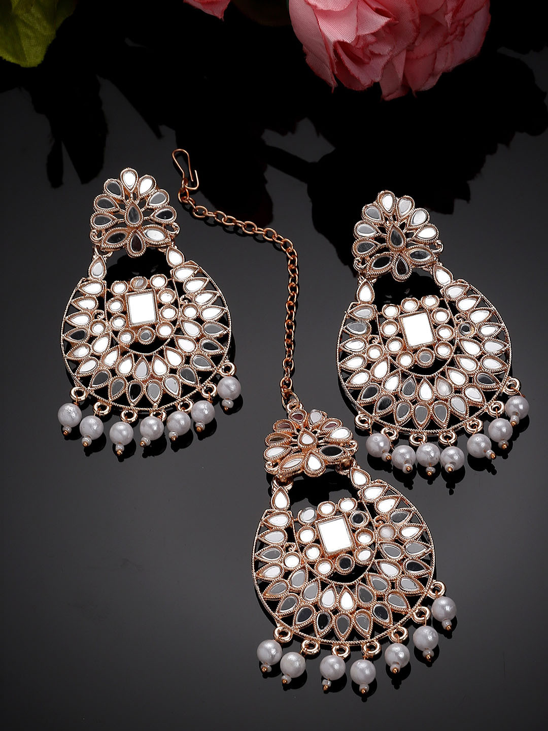

KARATCART Rose Gold-Plated Kundan Studded & Beaded Earring and Maangtikka Set