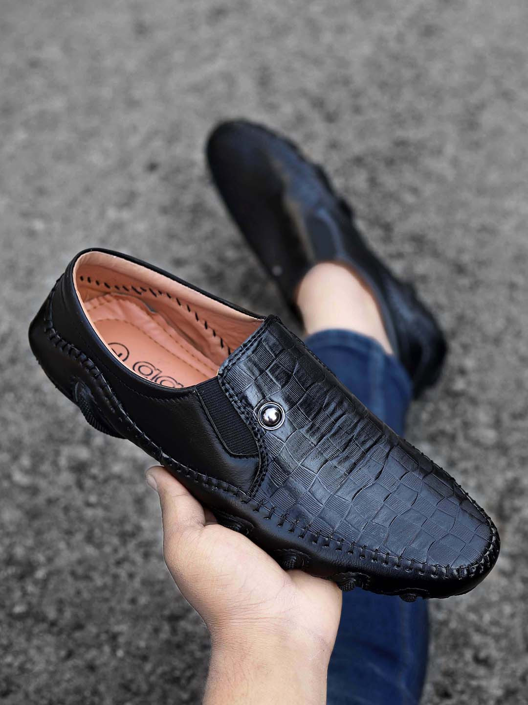 

aadi Men Textured Lightweight Loafers, Black