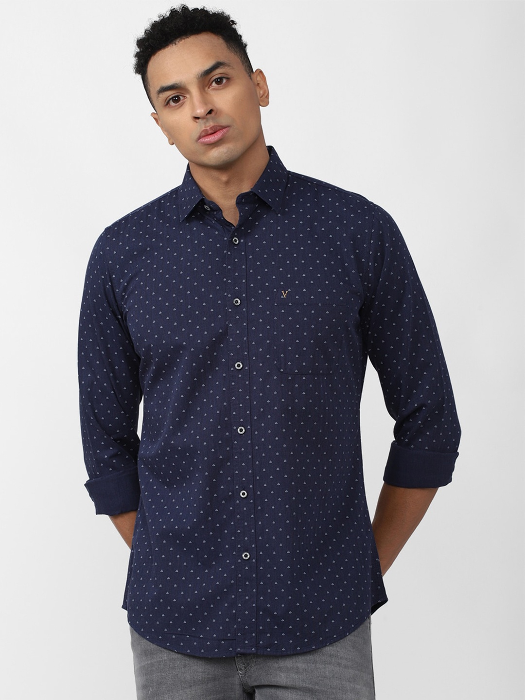 

Van Heusen Sport Slim Fit Micro Ditsy Printed Pure Cotton Casual Shirt, Navy blue