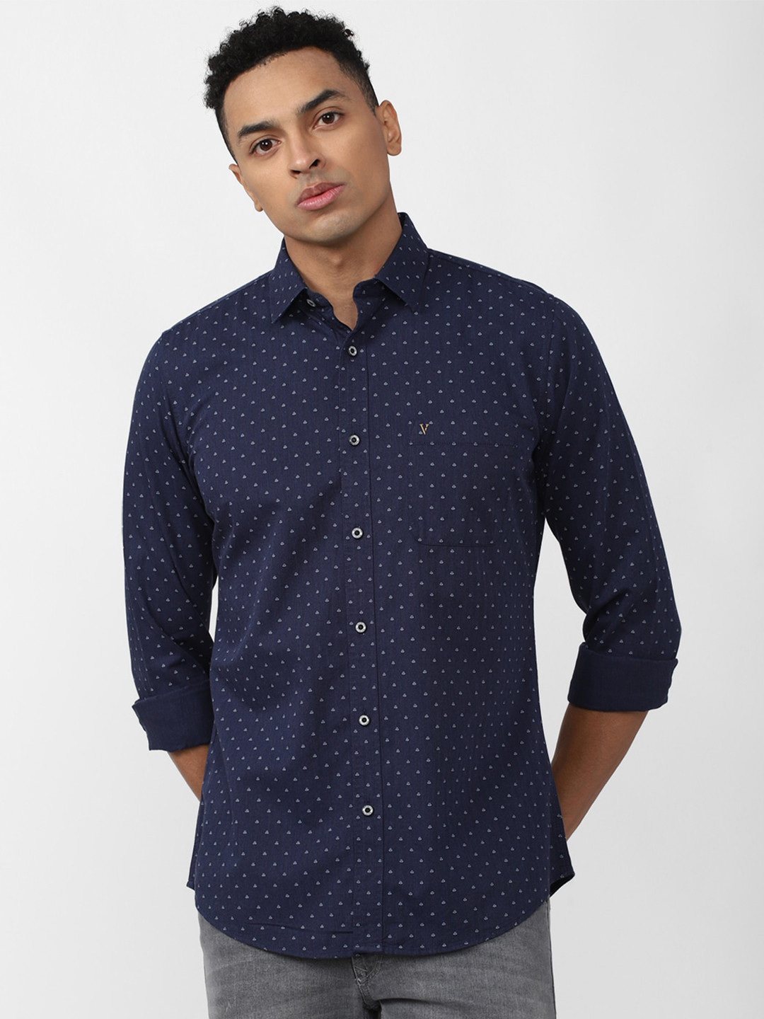 

Van Heusen Sport Slim Fit Micro Ditsy Printed Pure Cotton Casual Shirt, Navy blue