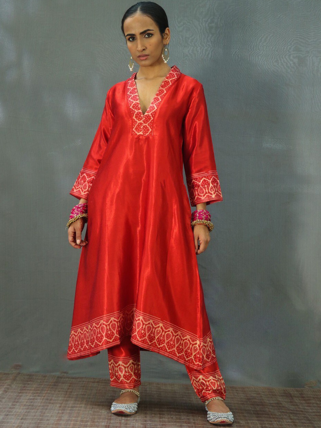 

Chidiyaa Floral Printed Pure Silk Kurta with Trousers, Red