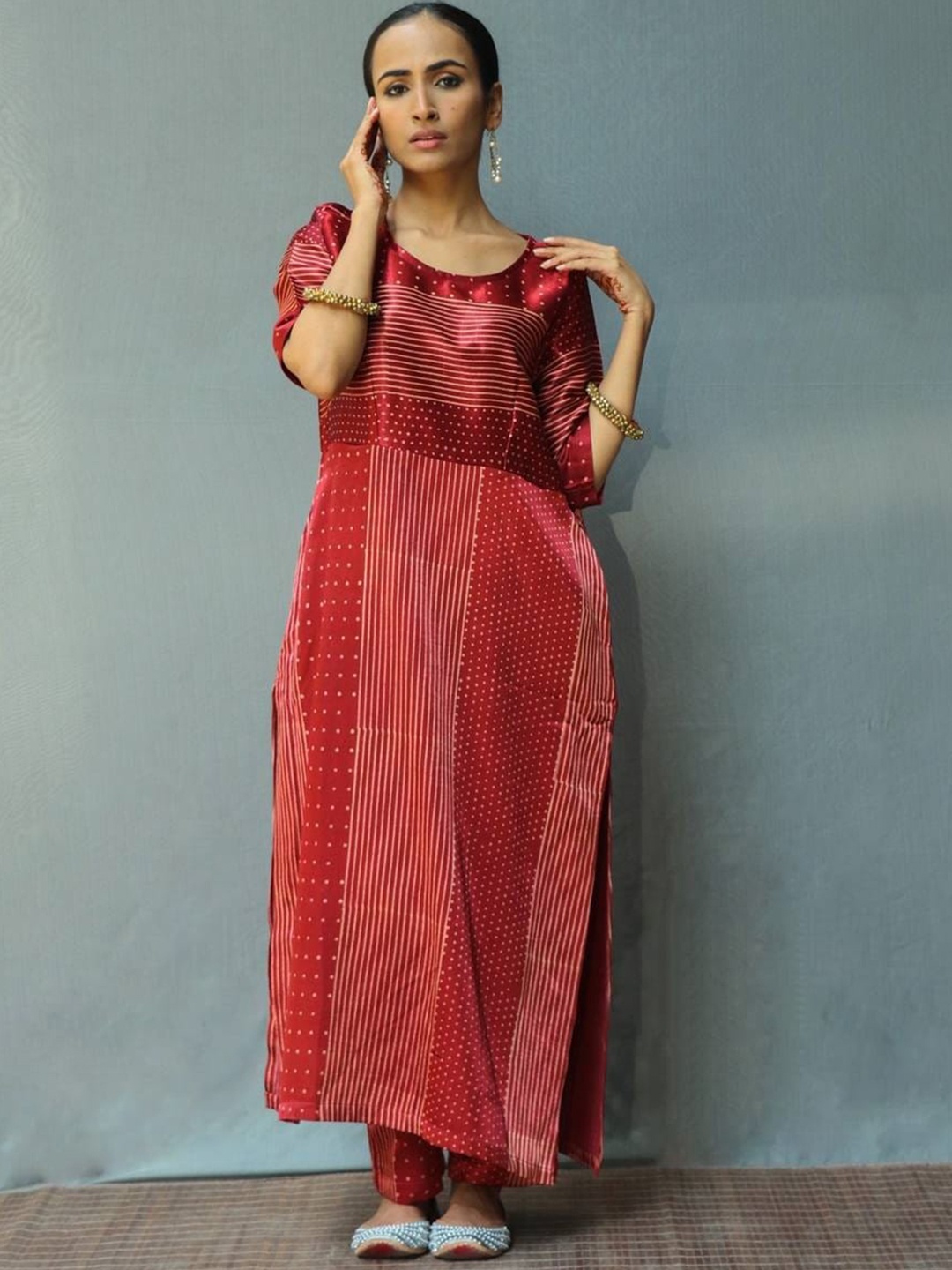 

Chidiyaa geometric Printed Pure Silk Kurta with Trousers, Red