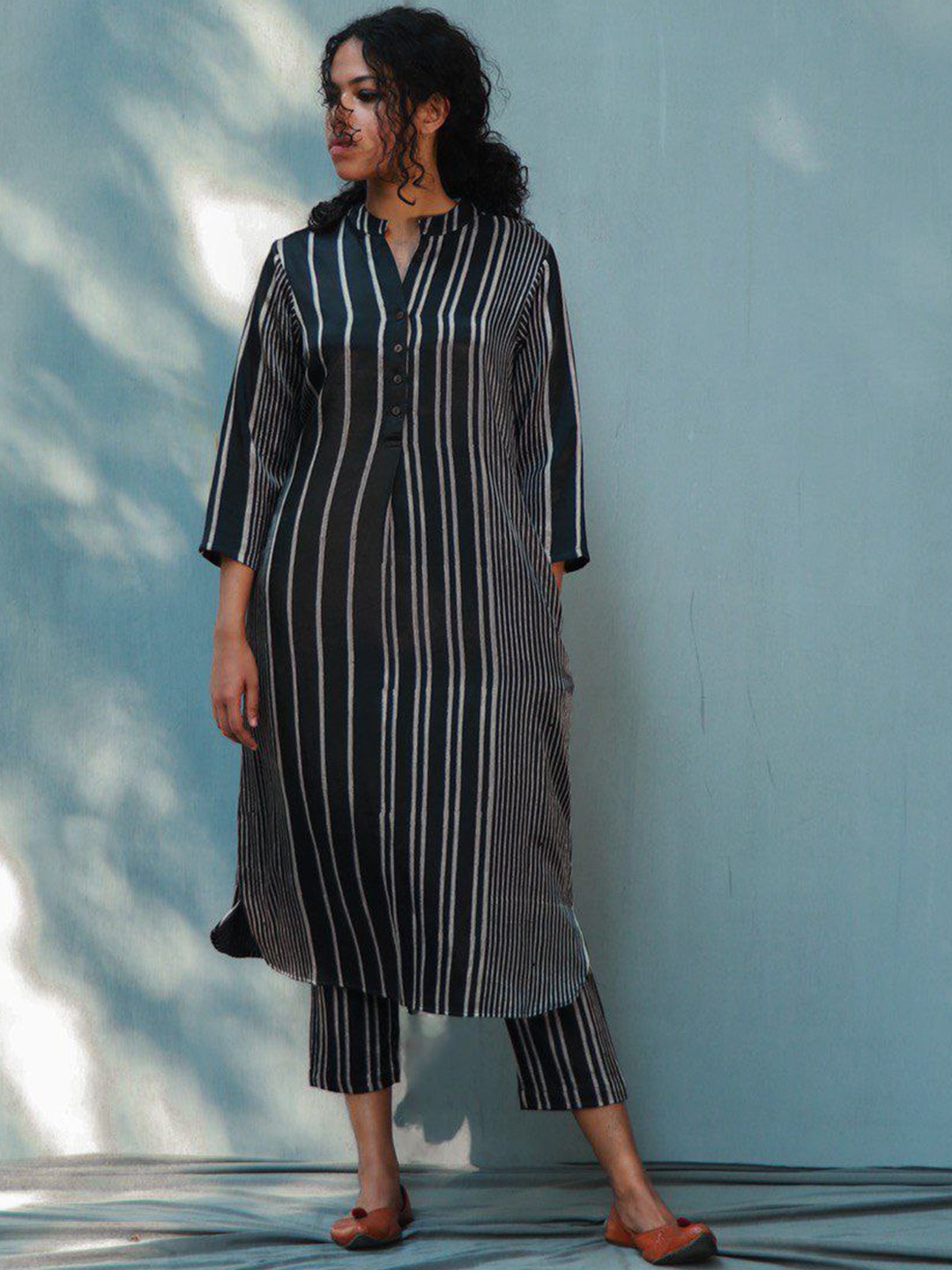 

Chidiyaa Striped Printed Pure Silk Kurta With Trousers, Black