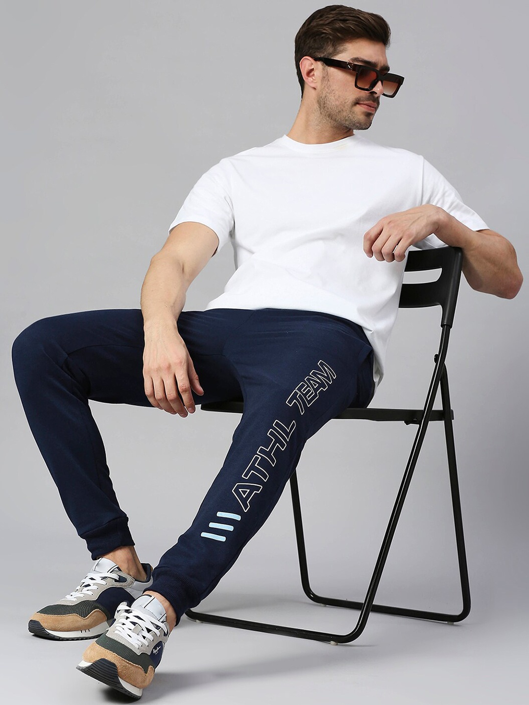 

Hubberholme Men Typography Printed Joggers, Navy blue