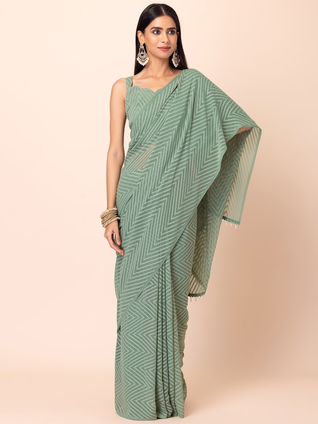 

INDYA Geometric Printed Pearl Tasselled Saree, Green