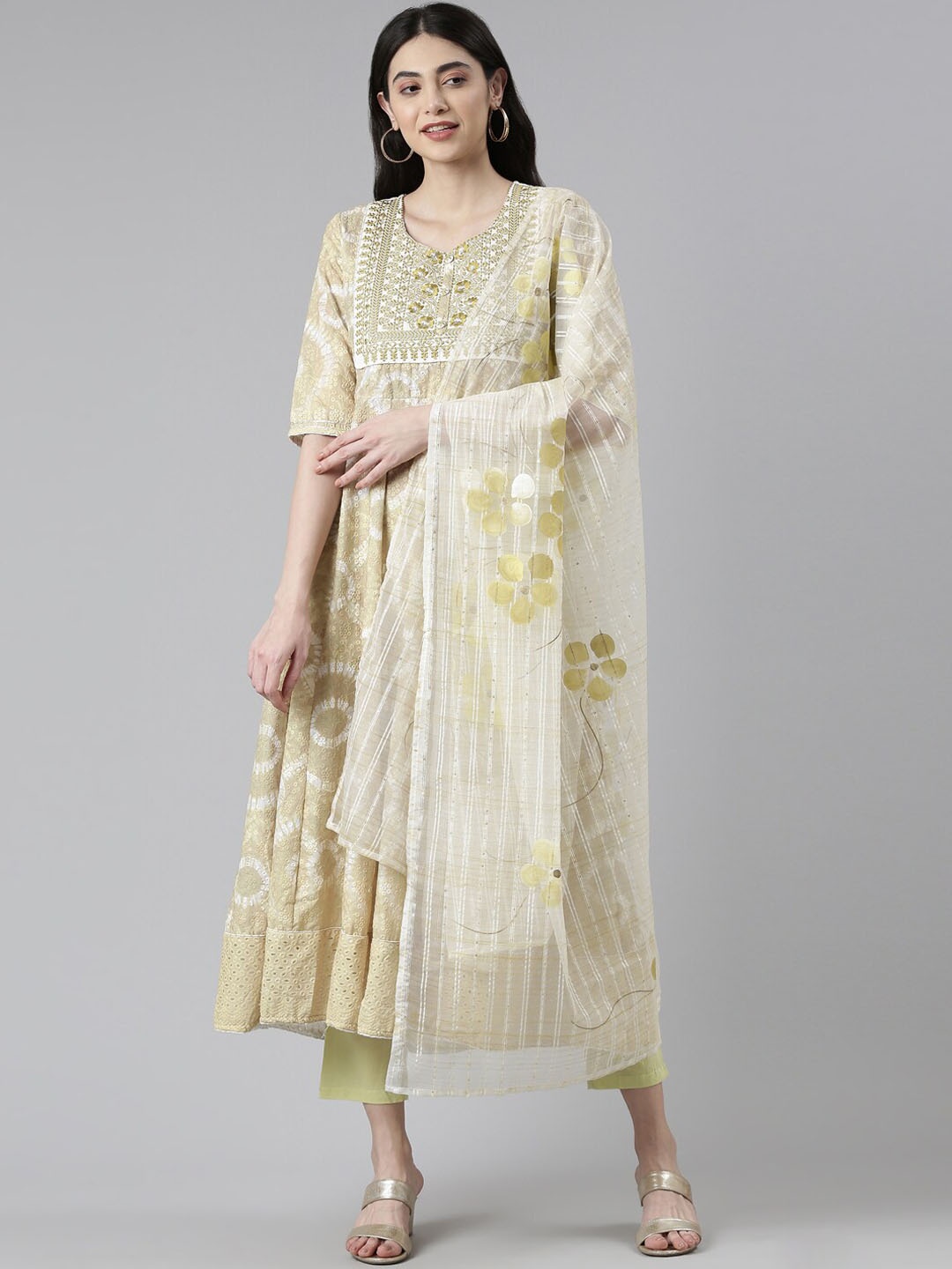 

Neerus Ethnic Printed Thread Work Kurta With Trousers & Dupatta, Green