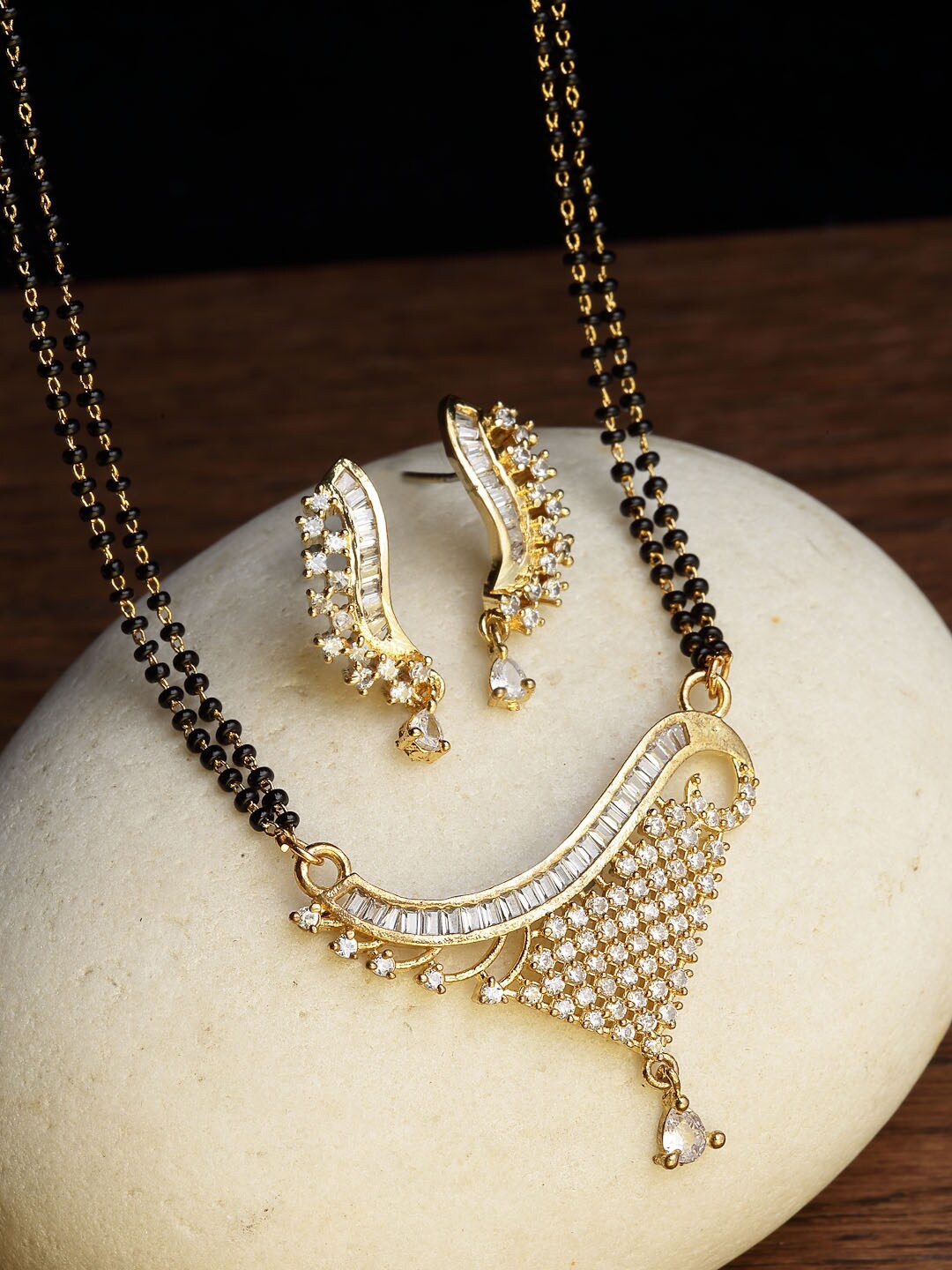 

PANASH Gold-Plated Stones-Studded & Beads-Beaded Mangalsutra With Earrings, White