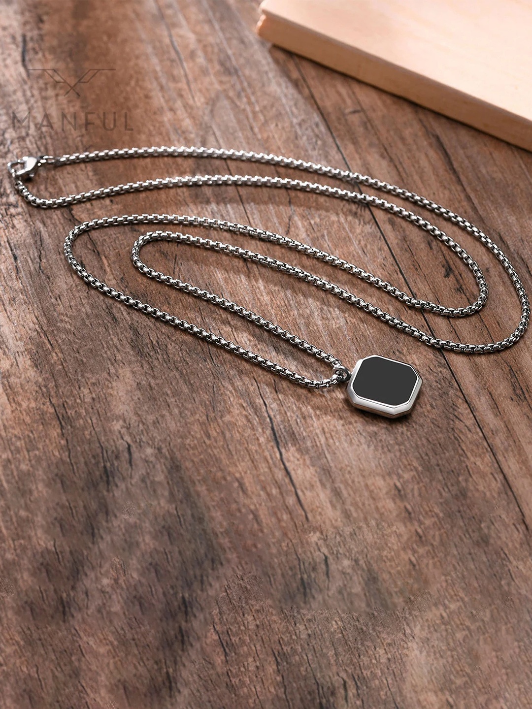 

Fashion Frill Men Silver-Plated Geometric Pendant Necklace