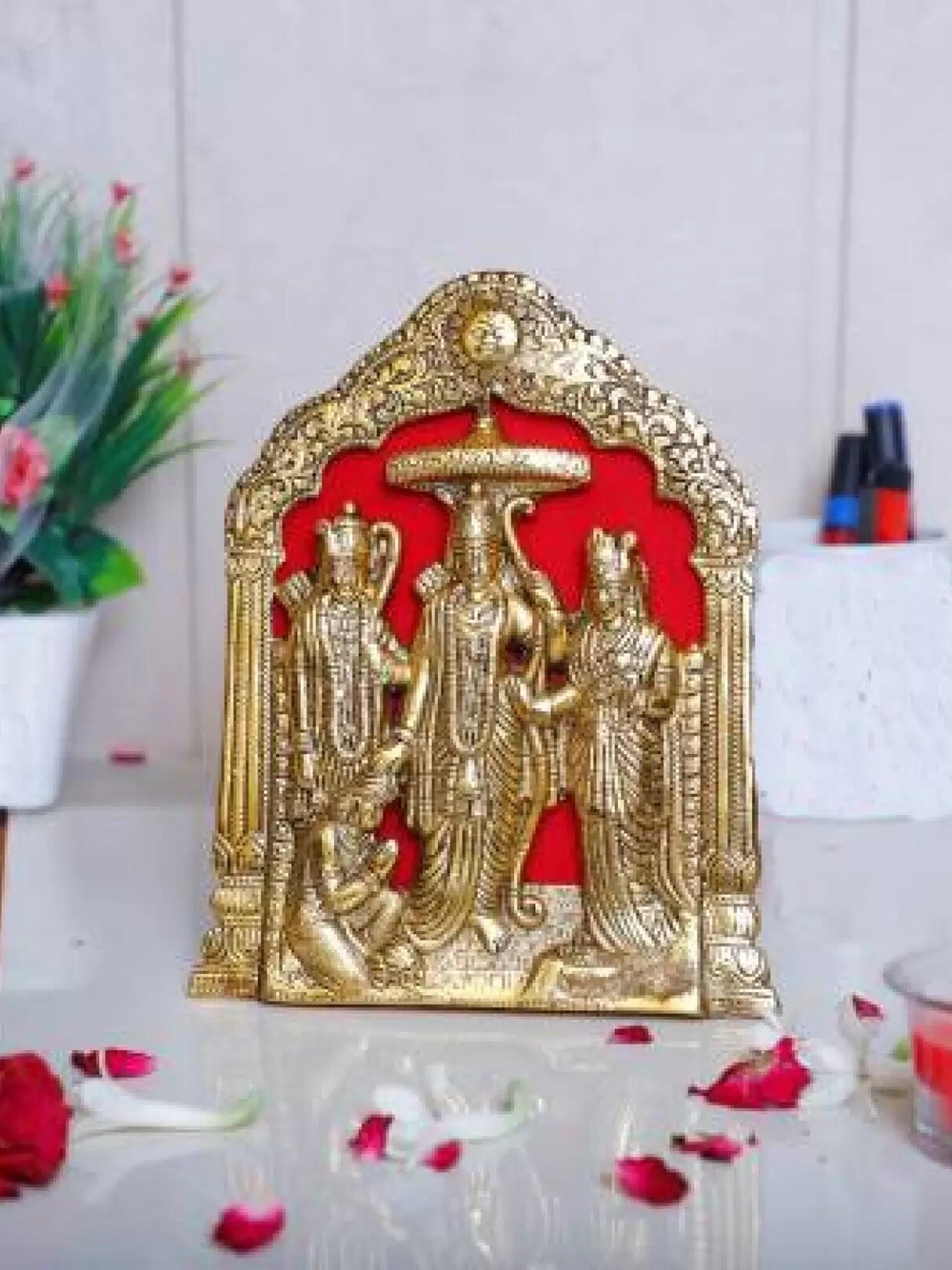 

Fashion Bizz Gold-Toned & Red Lord Ram Darbar Showpiece