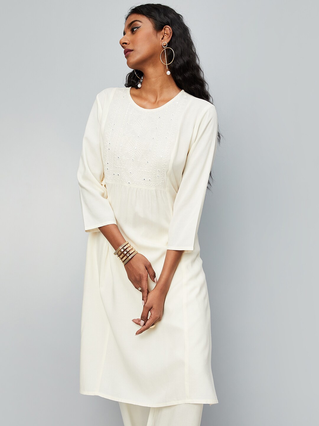 

max Yoke Design Round Neck A-Line Kurta, Off white