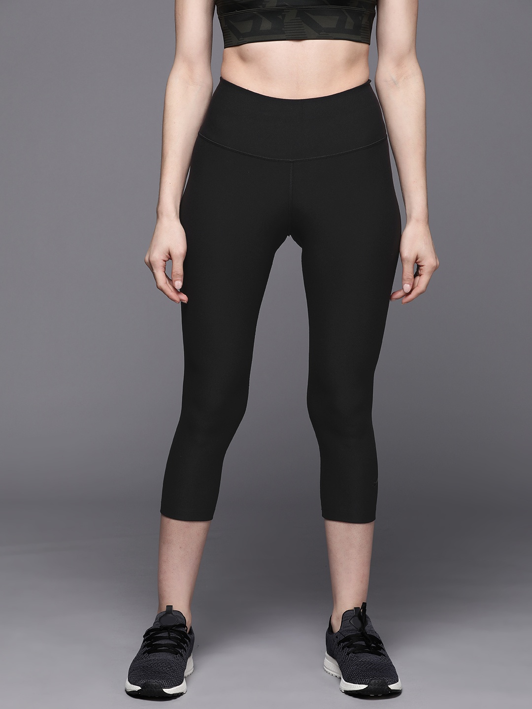 

Nike Women Black Solid Sculpt Hyper Training Capris