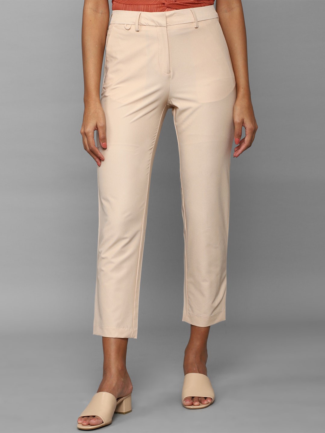 

Allen Solly Woman Regular Fit Trousers, Cream