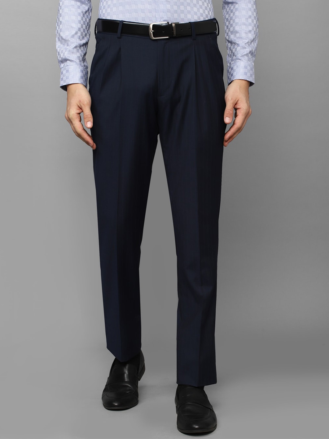 

Louis Philippe Men Striped Pleated Formal Trousers, Navy blue