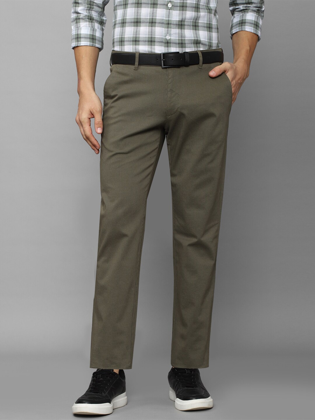 

Louis Philippe Sport Men Slim Fit Chinos Trousers, Olive