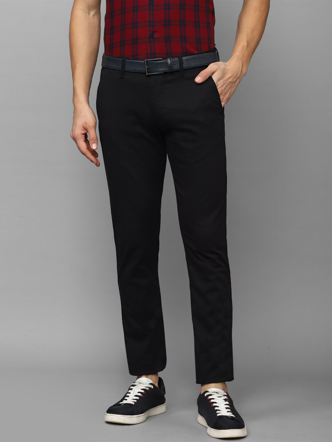 

Louis Philippe Sport Men Cotton Slim Fit Trousers, Black