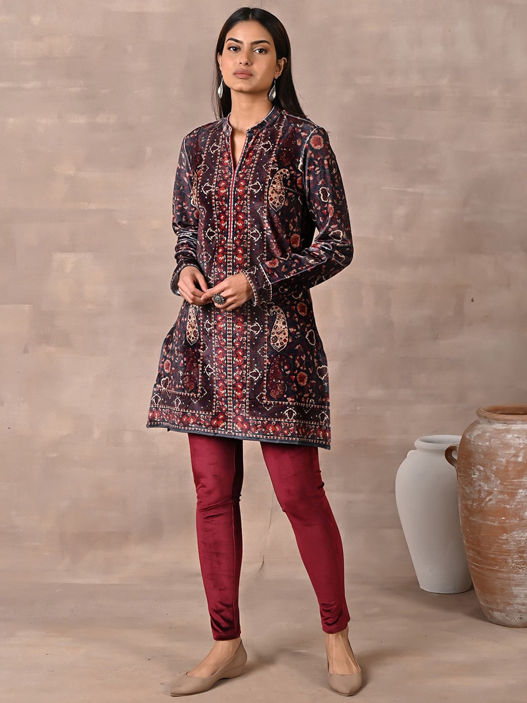 

Lakshita Floral Printed Velvet Kurti, Navy blue