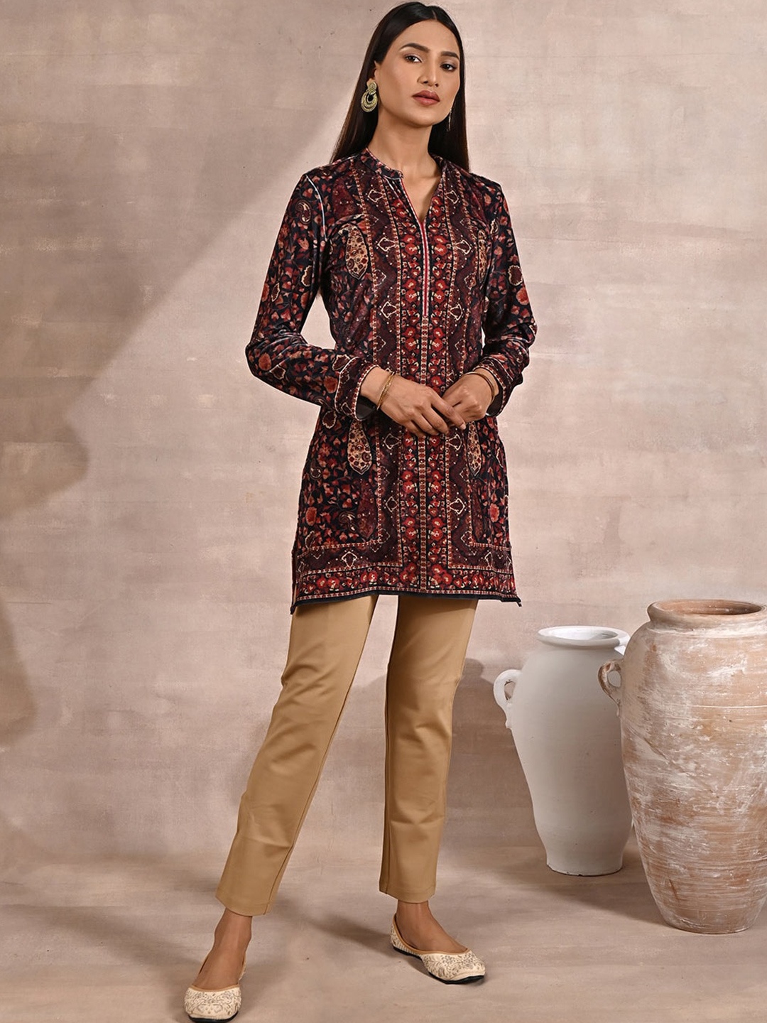 

Lakshita Floral Printed Velvet Kurti, Navy blue
