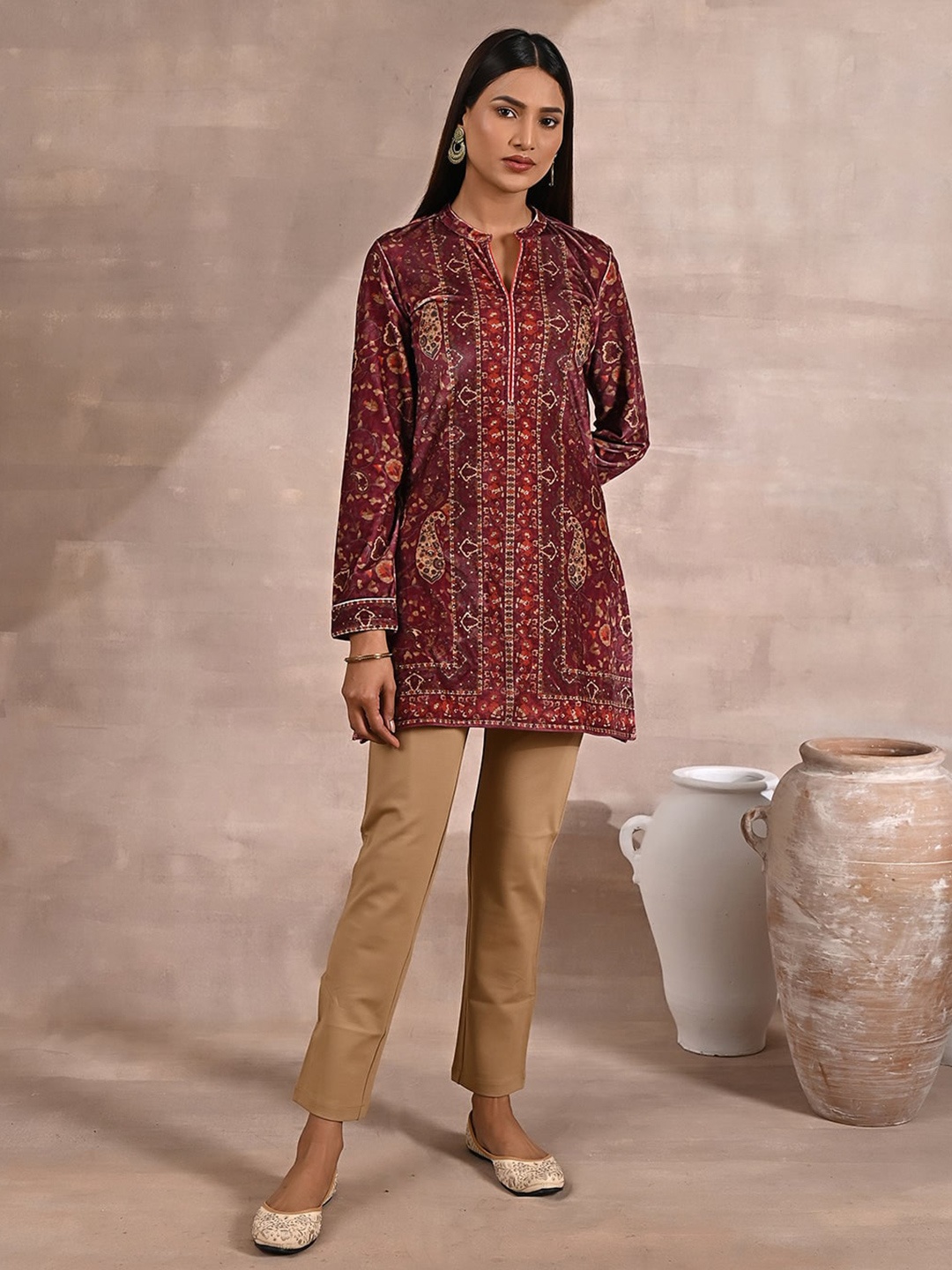 

Lakshita Printed Velvet Mandarin Collar Kurti, Red