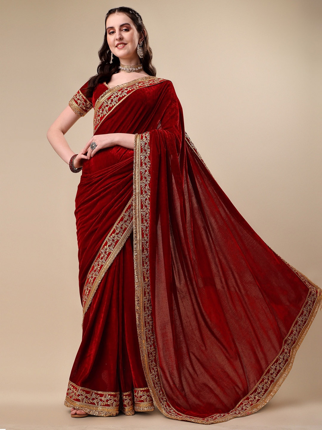 

Vaidehi Fashion Embroidered Lace Work Velvet Saree, Maroon