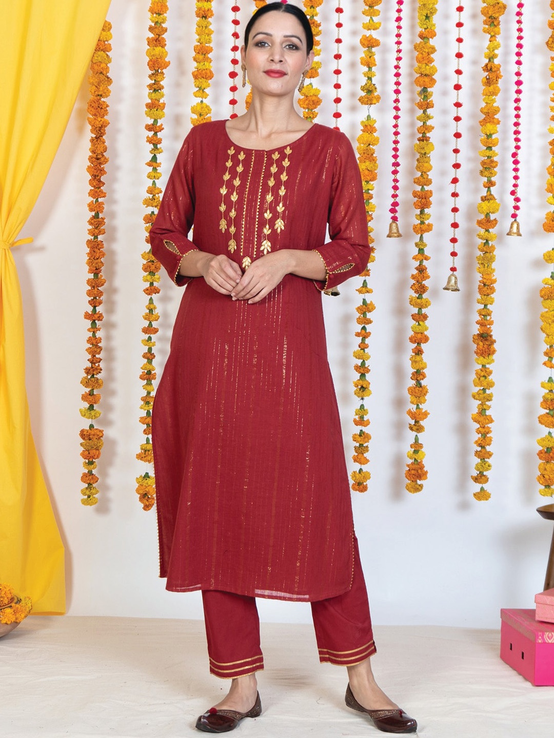 

AKISO Women Striped Gotta Patti Straight Kurta, Red