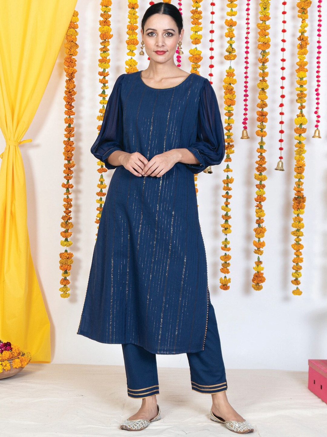 

AKISO Puff Sleeves Striped Zari Cotton Kurta, Navy blue