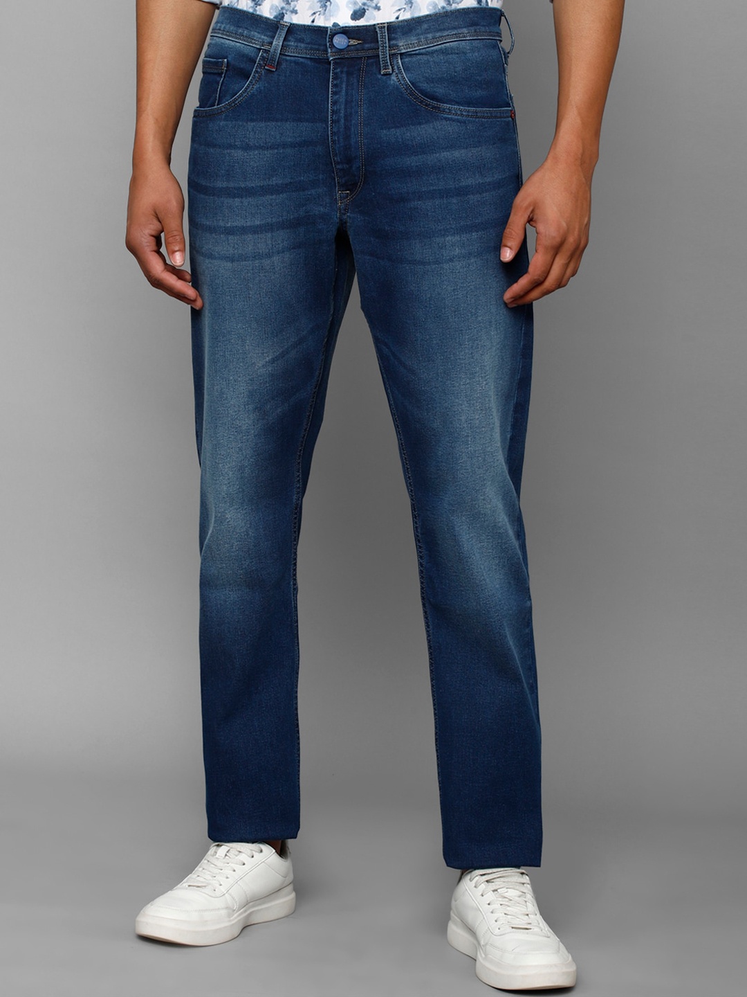 

Allen Solly Sport Men Light Fade Stretchable Jeans, Navy blue