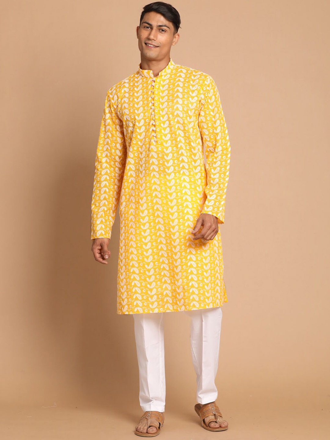 

VASTRAMAY Men Paisley Embroidered Chikankari Pure Cotton Kurta with Pyjamas, Yellow