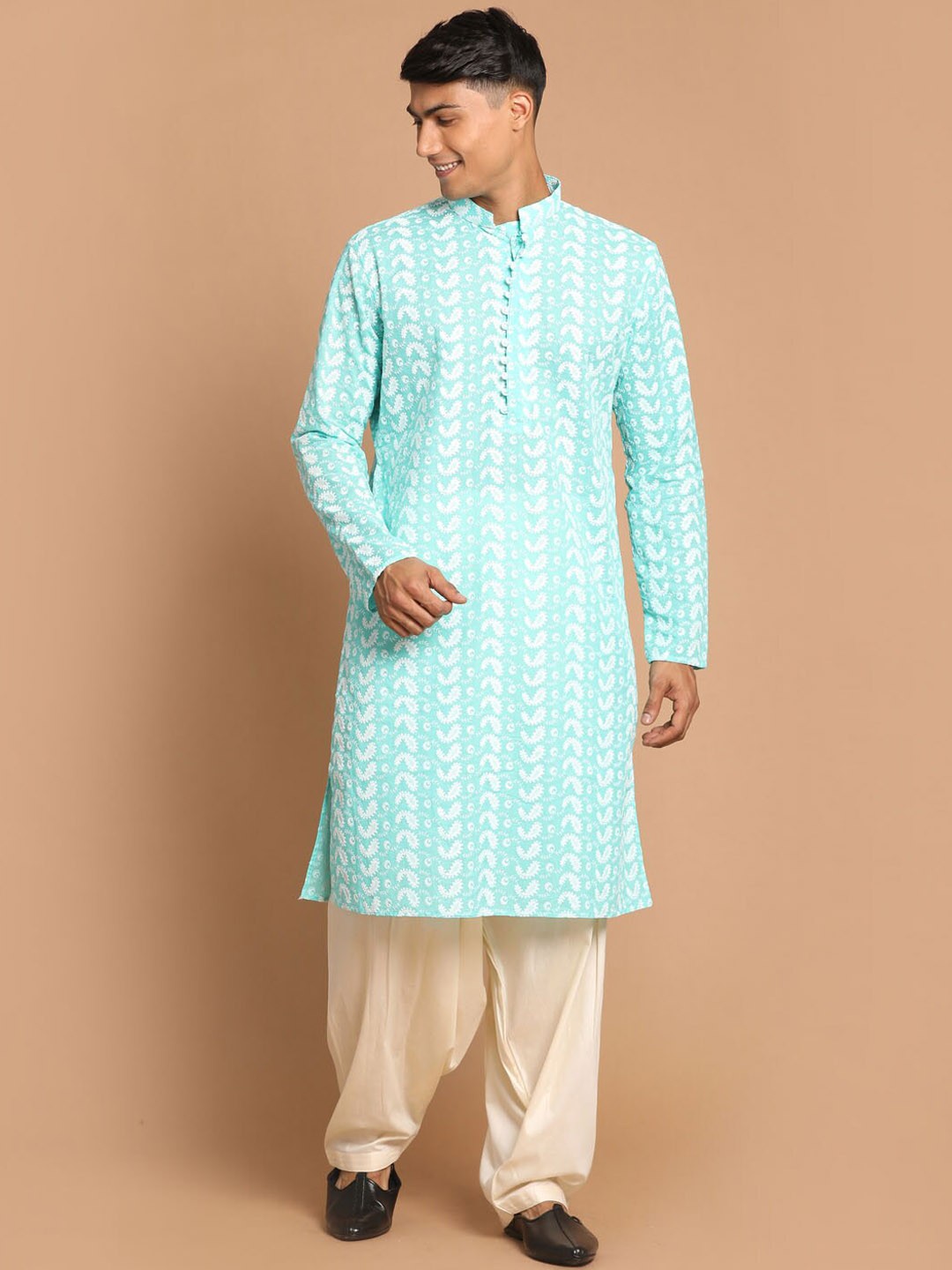 

VASTRAMAY Men Paisley Embroidered Chikankari Pure Cotton Kurta with Patiala, Sea green