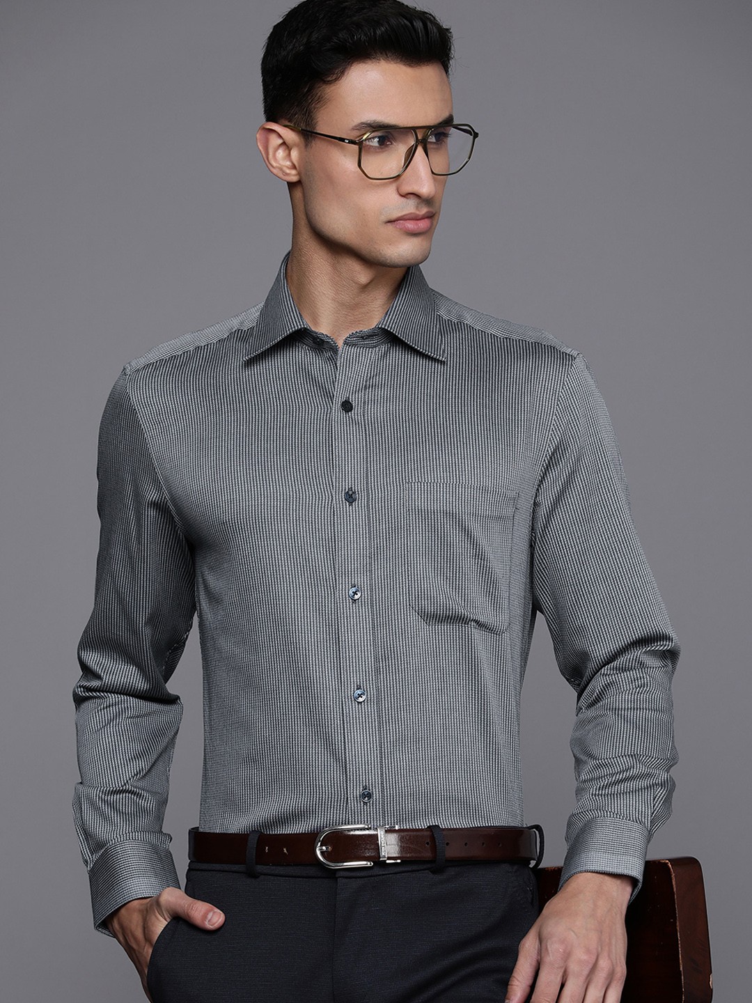 

Louis Philippe Men Pure Cotton Casual Shirt, Navy blue