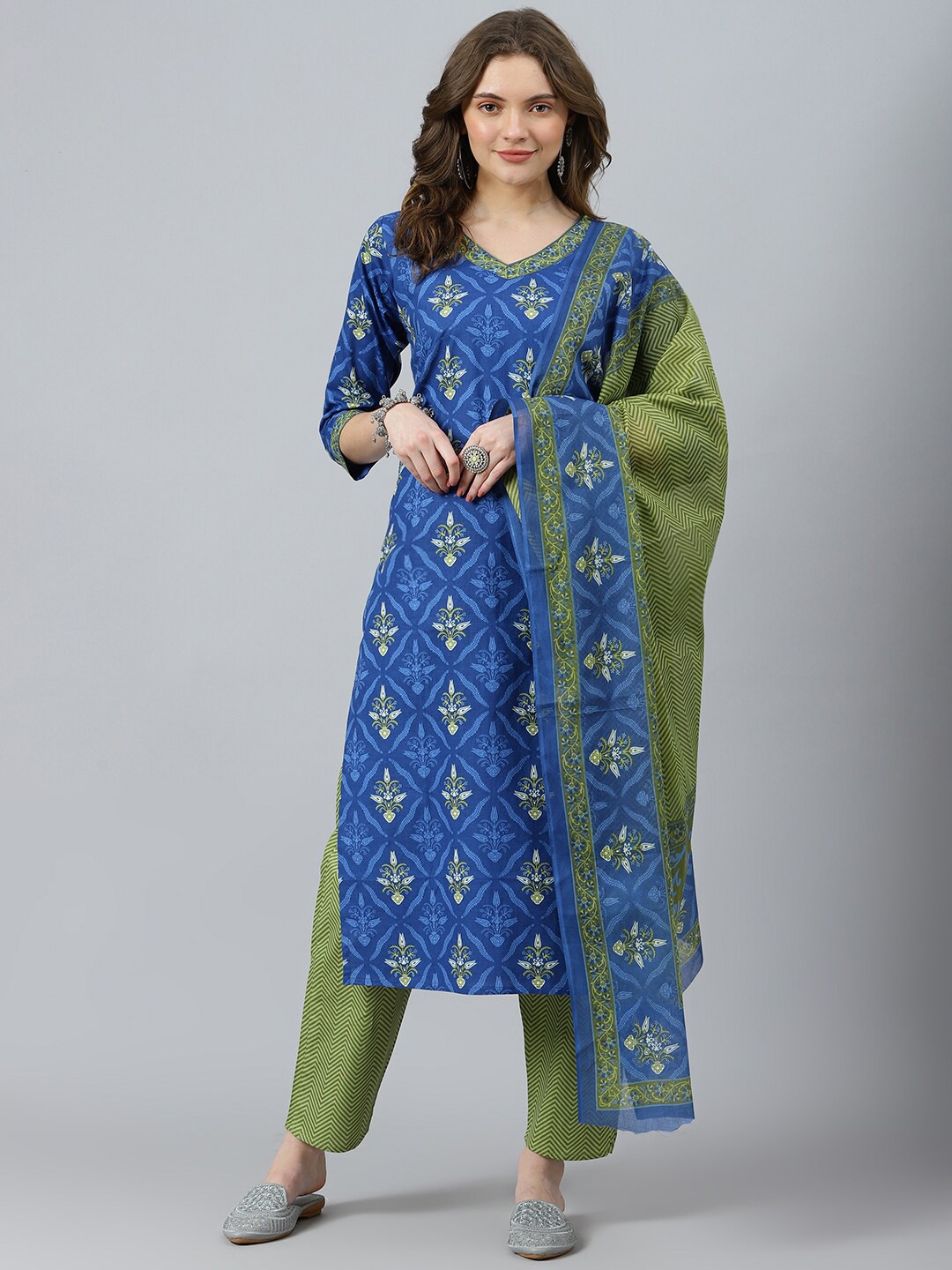 

RATAN V-Neck Floral Printed Pure Cotton Straight Kurta With Trousers & Dupatta, Blue