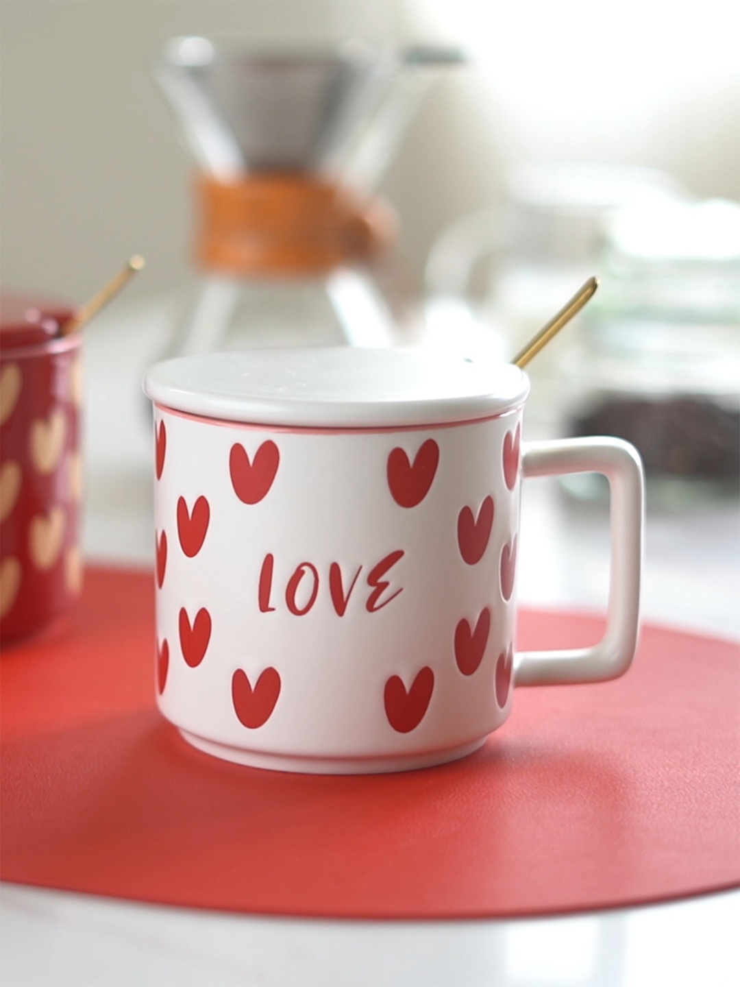 

Nestasia White & Red Textured Ceramic Glossy Mug with Lid & Spoon 450 ml