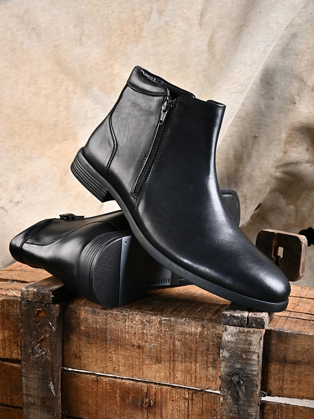 

San Frissco Men Leather Mid-Top Regular Boot, Black