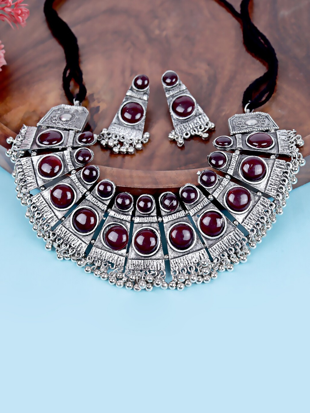 

VAGHBHATT Oxidised Silver-Plated Stone-Studded & Ghunghroo Beaded Choker Jewellery Set