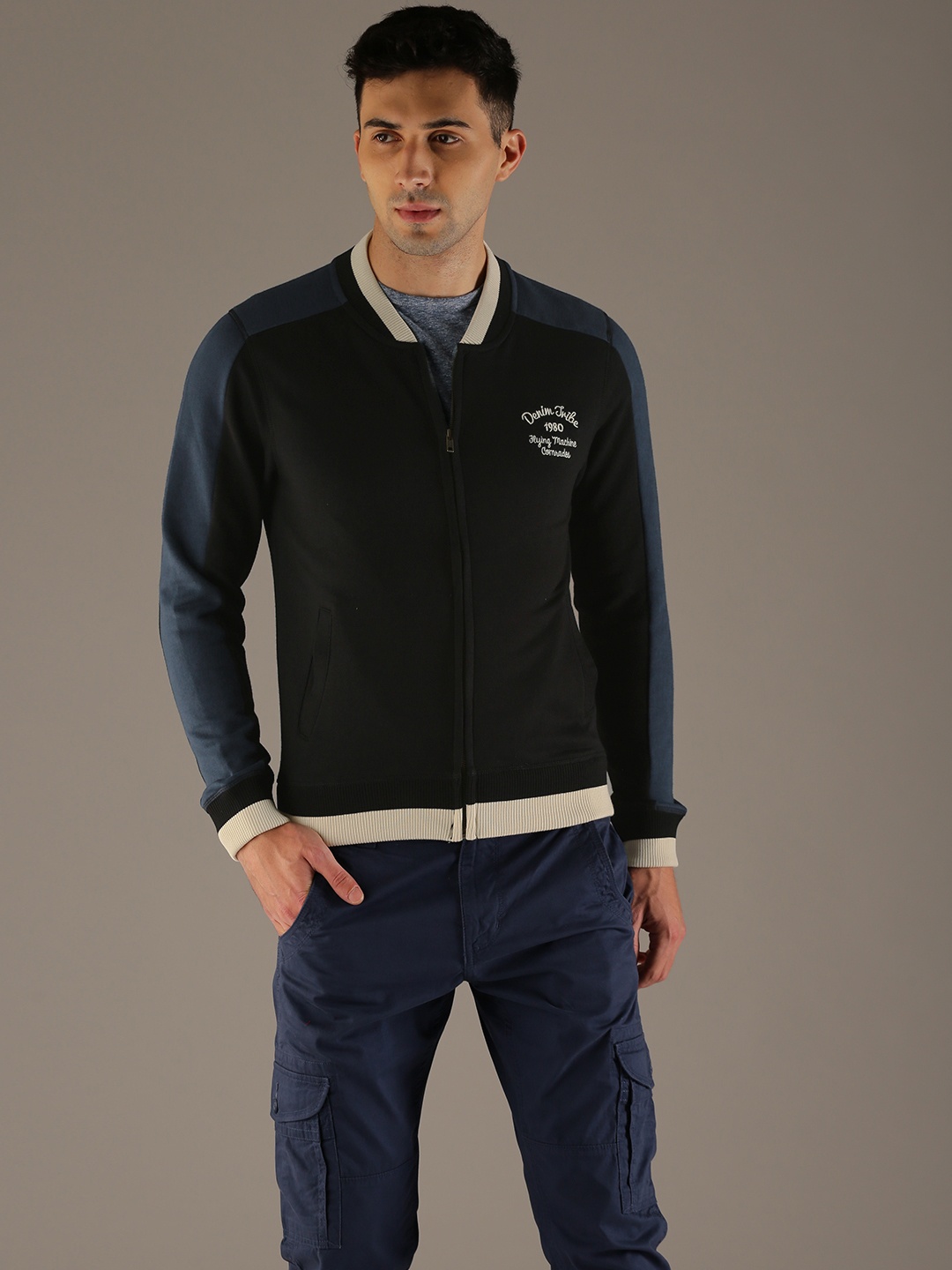 

Flying Machine Men Black Solid Sweatshirt