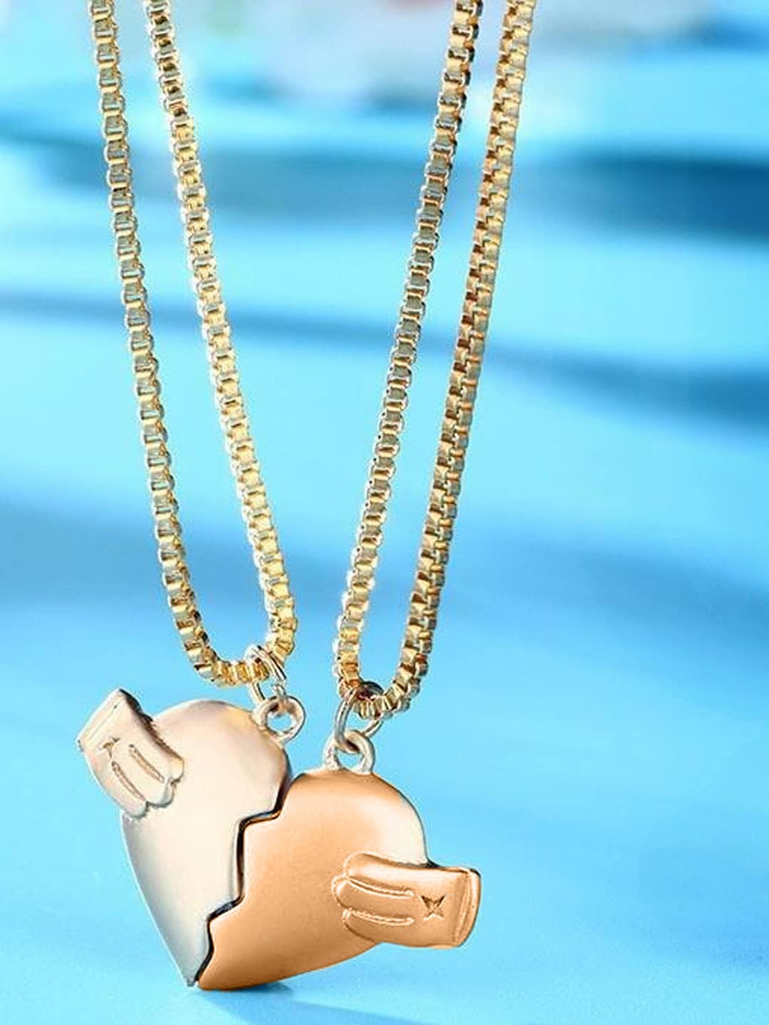 

OOMPH Set of 2 Magnetic Heart Couple Pendants With Chain, Gold
