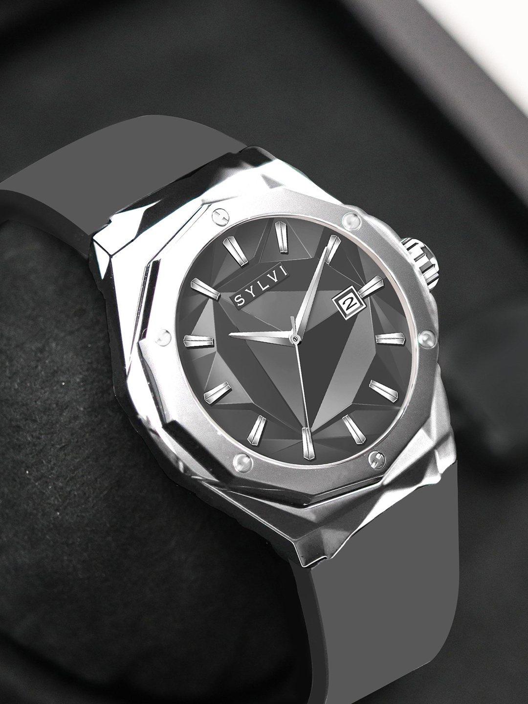 

Sylvi Men Embellished Dial & Leather Straps Analogue Watch SY-IM-HU-SILVER-GREY