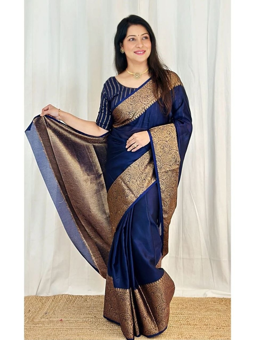 

Jinax Zari Border Pure Silk Kanjeevaram Saree, Navy blue