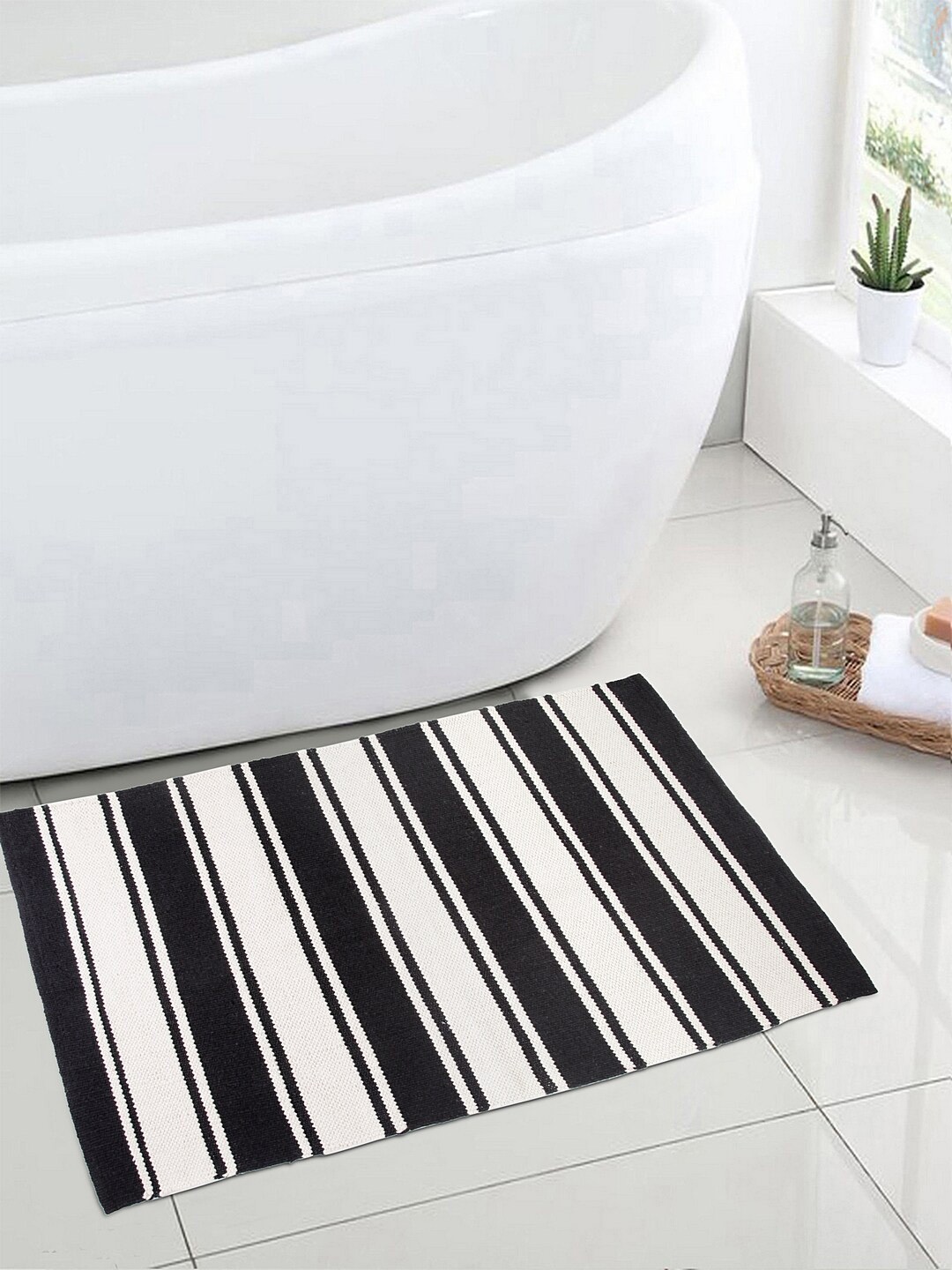 

BLANC9 Black & White Woven Striped 650 GSM Cotton Bath Rug