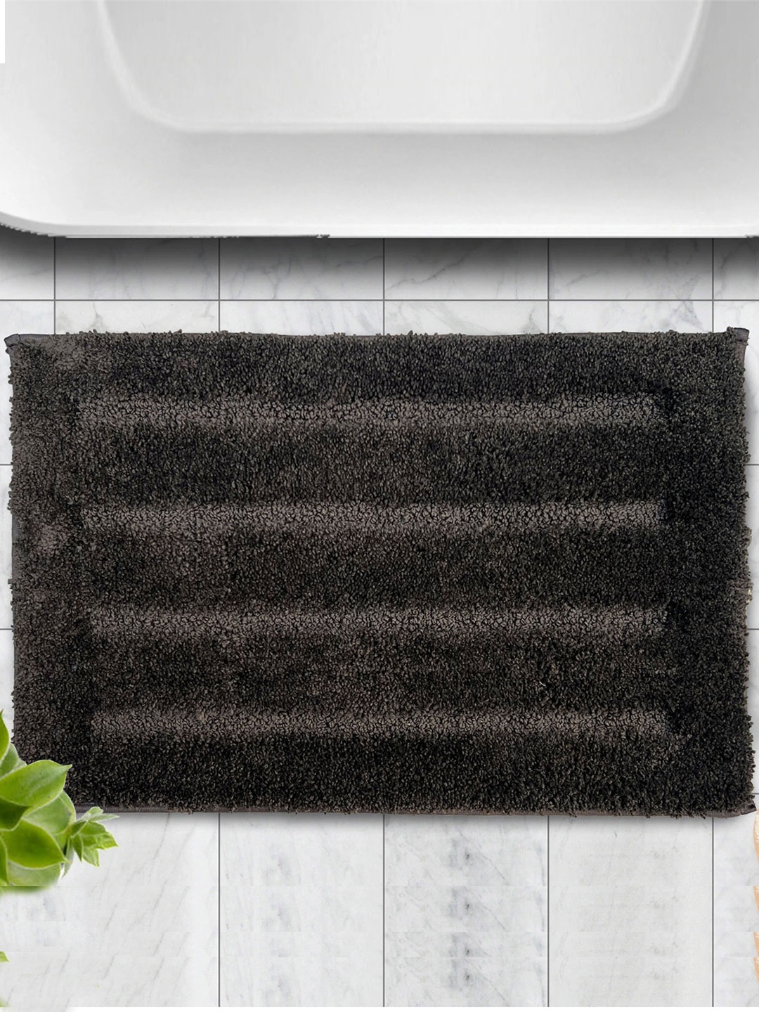 

LUXEHOME INTERNATIONAL Classic Brown Striped 2400 GSM Bath Rug
