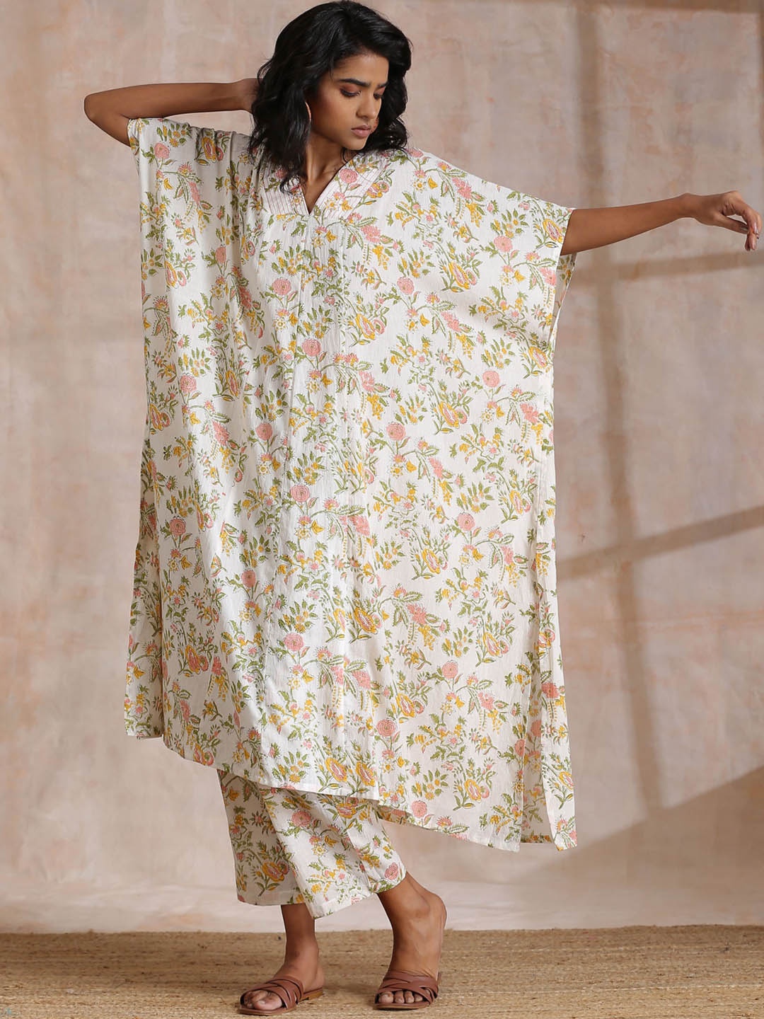 

trueBrowns Floral Printed Kaftan Pure Cotton Kurta With Trousers, White