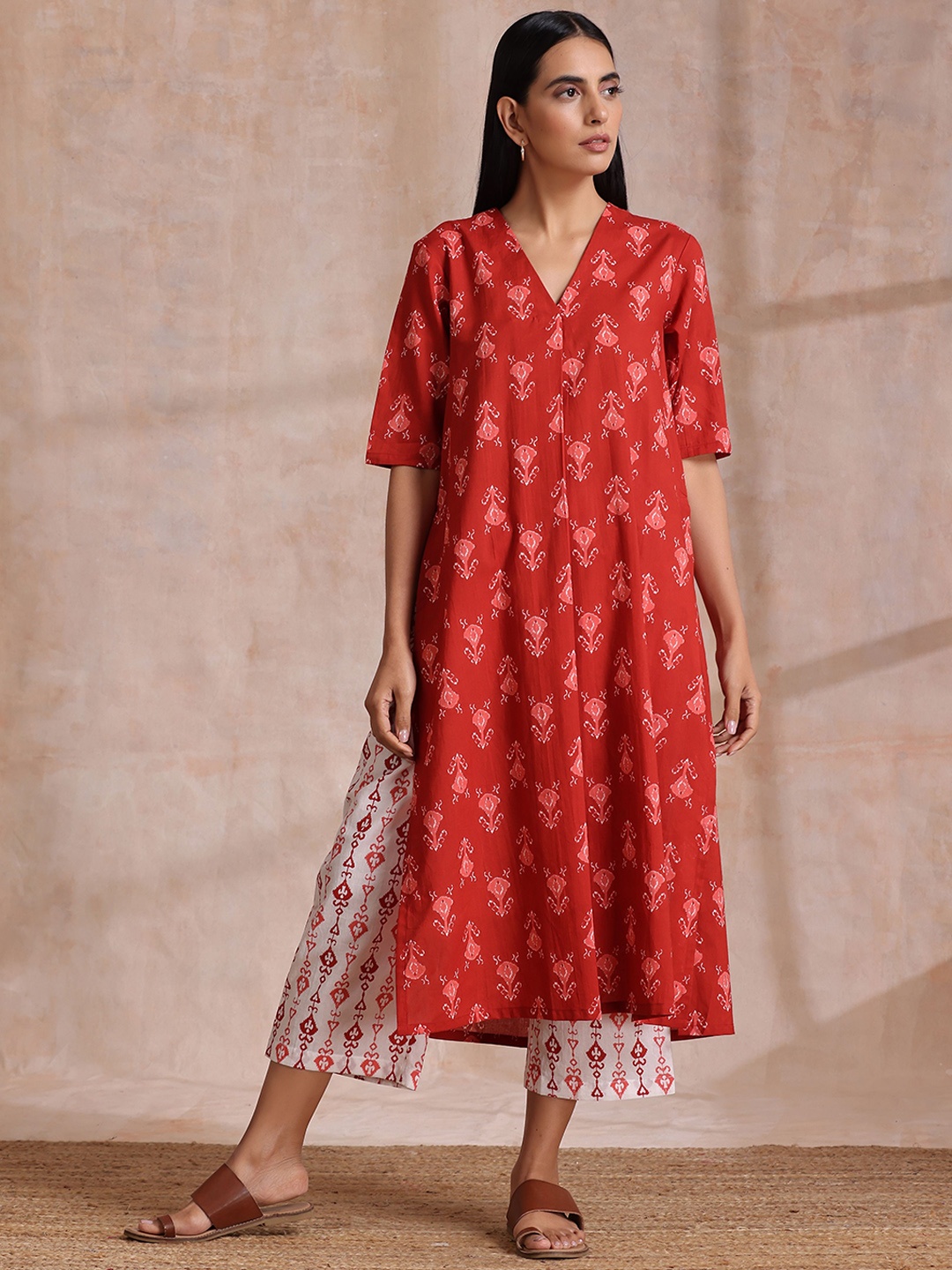 

trueBrowns Ethnic Motifs Printed Pure Cotton Kurta With Palazzos, Red