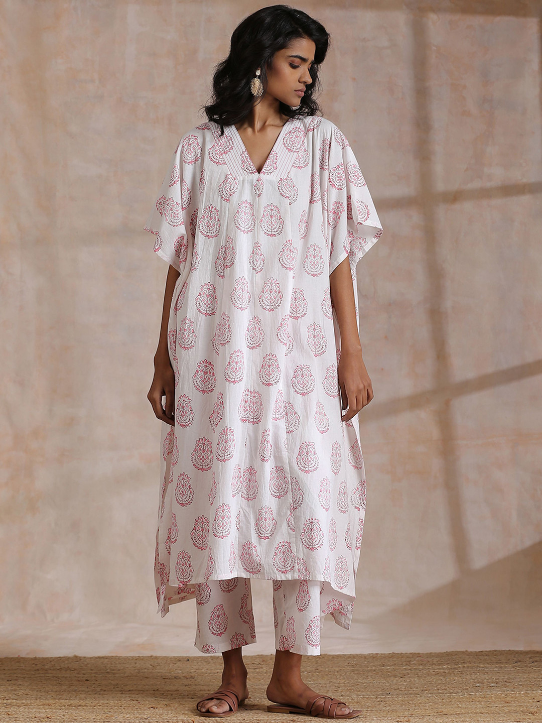 

trueBrowns Floral Printed Pure Cotton Kaftan Kurta with Trousers, White