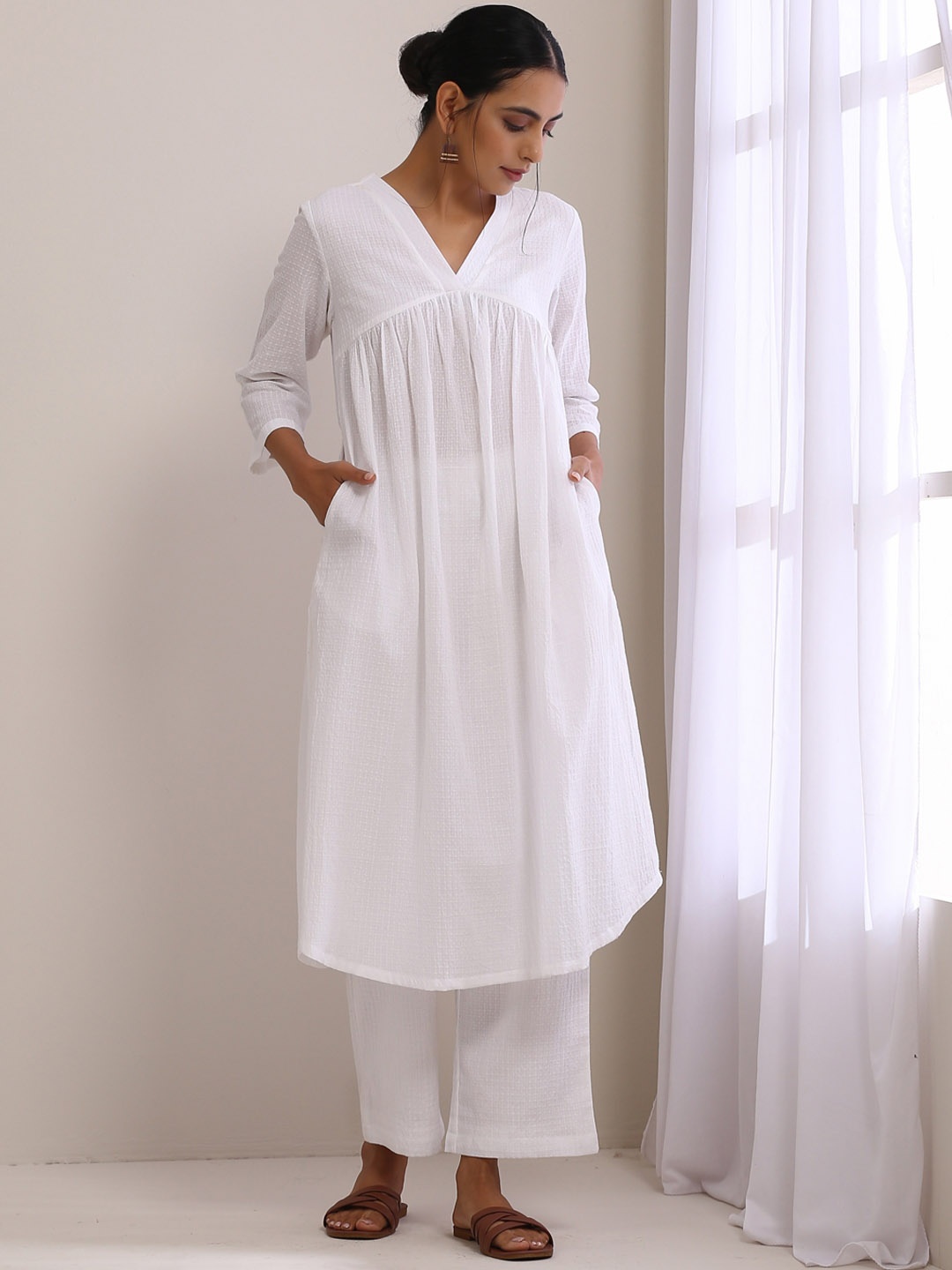 

trueBrowns V-Neck Flared Pure Cotton A-line Kurta With Trousers, White