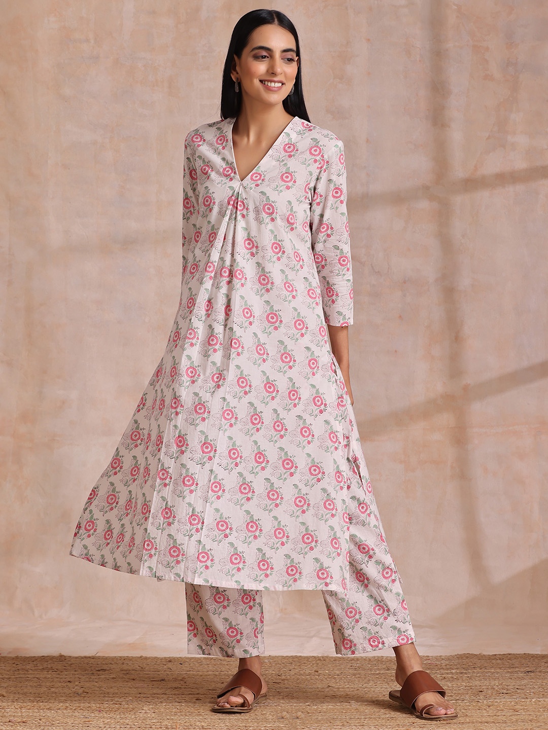 

trueBrowns Woven Design A-Line Pleated Pure Cotton Kurta with Trousers, White