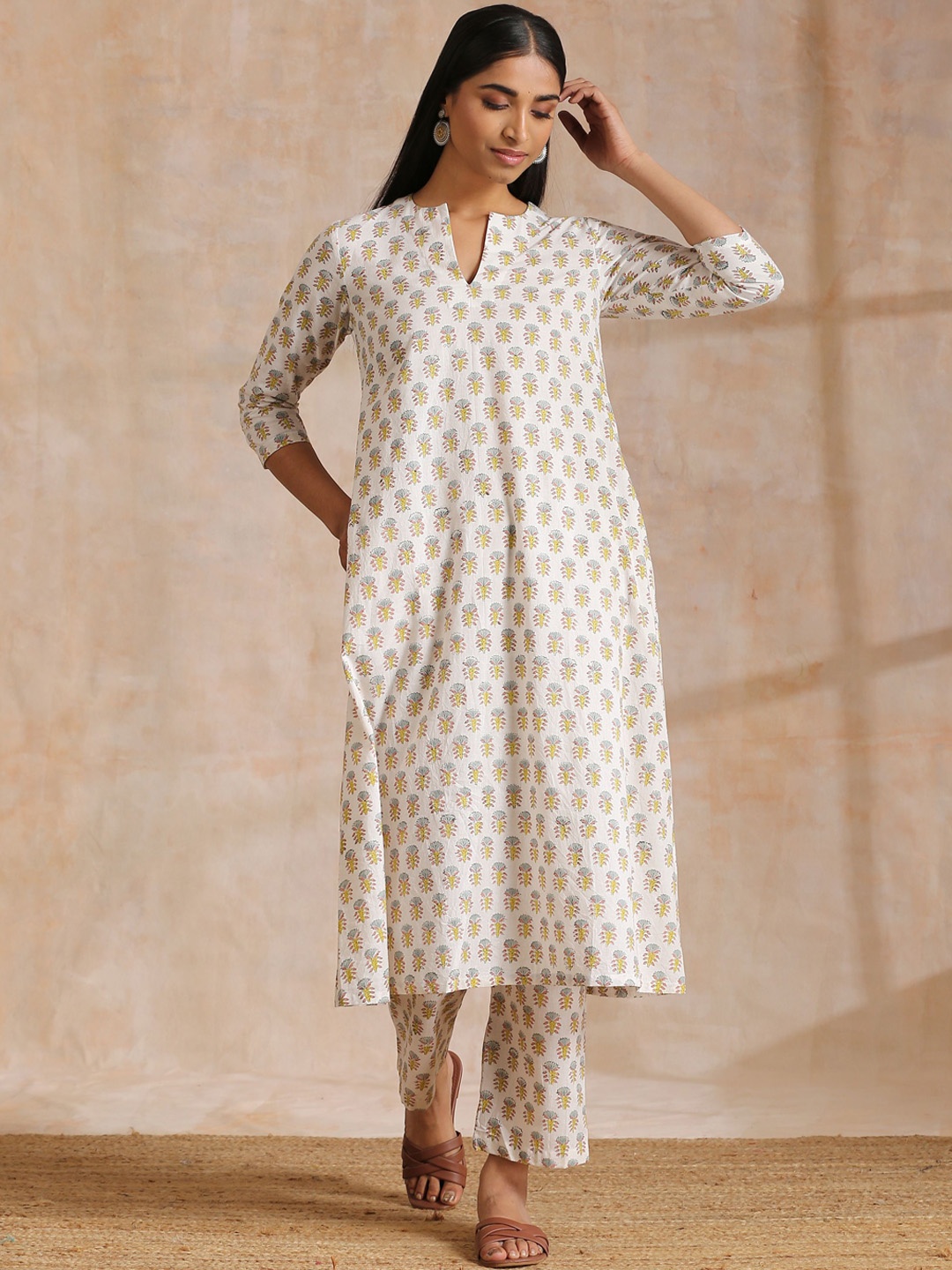 

trueBrowns Ethnic Motif Printed Notch Neck Pure Cotton A-Line Kurta with Trousers, White