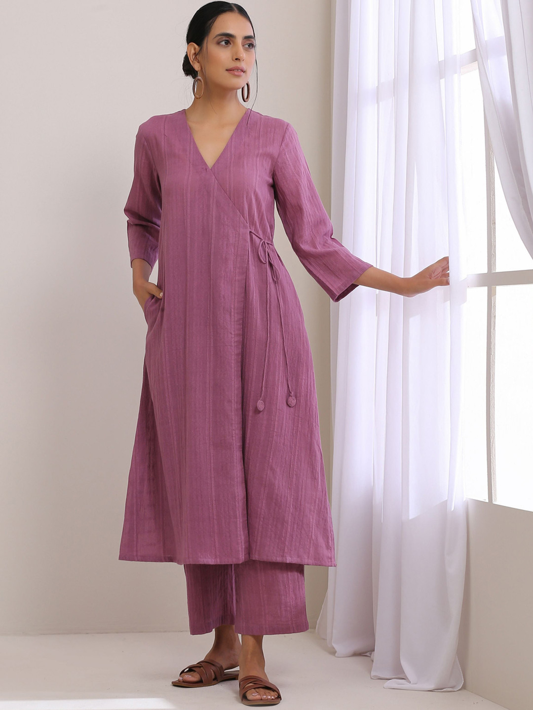 

trueBrowns Self Design V Neck Angrakha Pure Cotton A-Line Kurta with Trousers, Pink