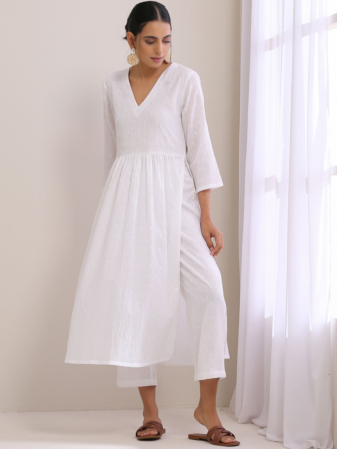 

trueBrowns V-Neck High Slit Pure Cotton Kurta with Trousers, White