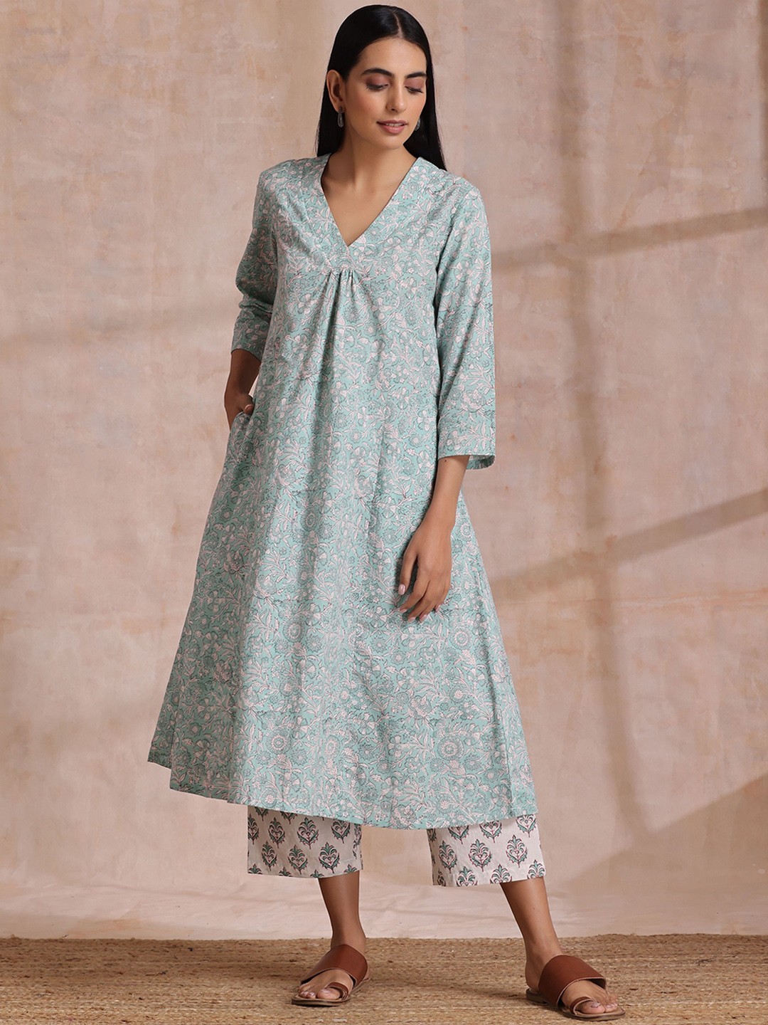 

trueBrowns Floral Printed Pure Cotton Kurta With Palazzos, Blue