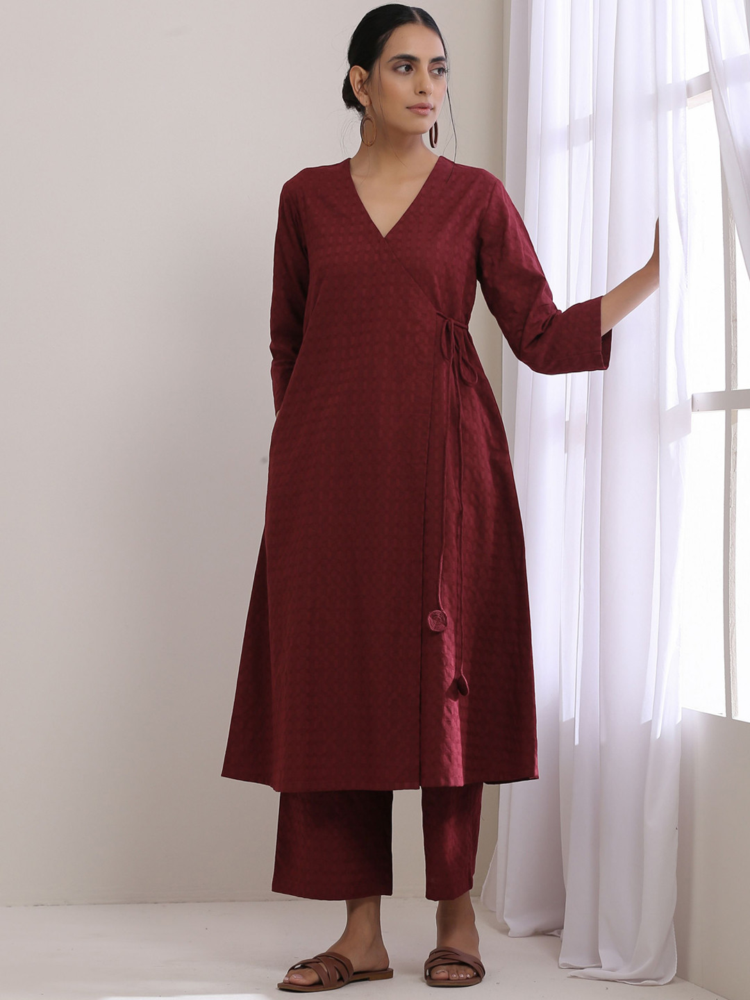 

trueBrowns Self Design Angrakha Pure Cotton Kurta With Palazzos, Maroon