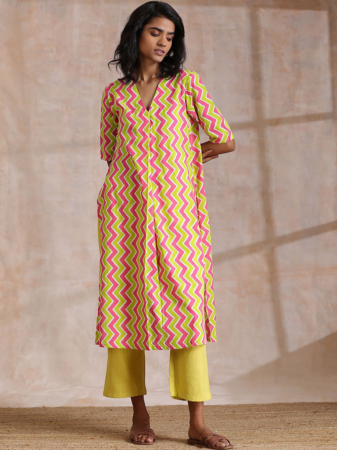 

trueBrowns Printed Pure Cotton Kurta with Trousers, Lime green